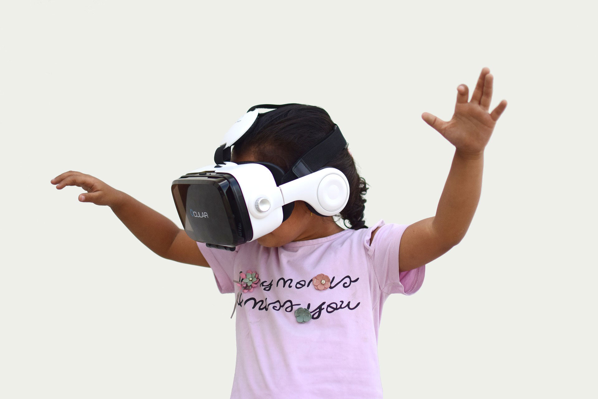 A child wearing VR glasses